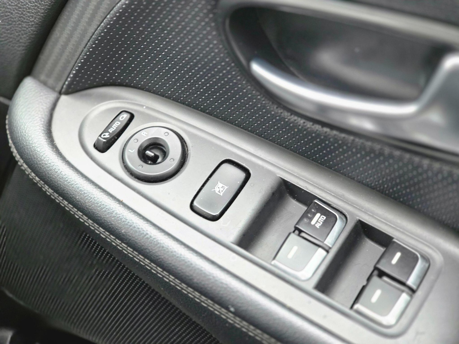 Used Kia Carens 2017 for sale - 77411532: Photo 36