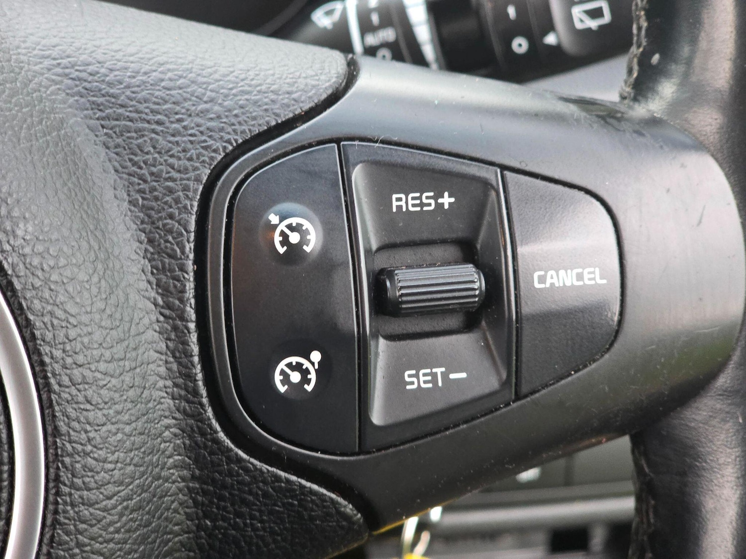 Used Kia Carens 2017 for sale - 77411532: Photo 39