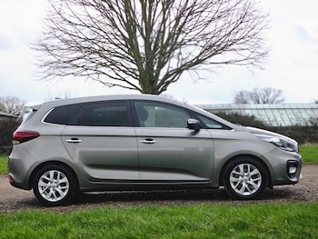 Used Kia Carens 2017 for sale - 77411532: Photo