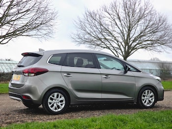 Used Kia Carens 2017 for sale - 77411532: Photo