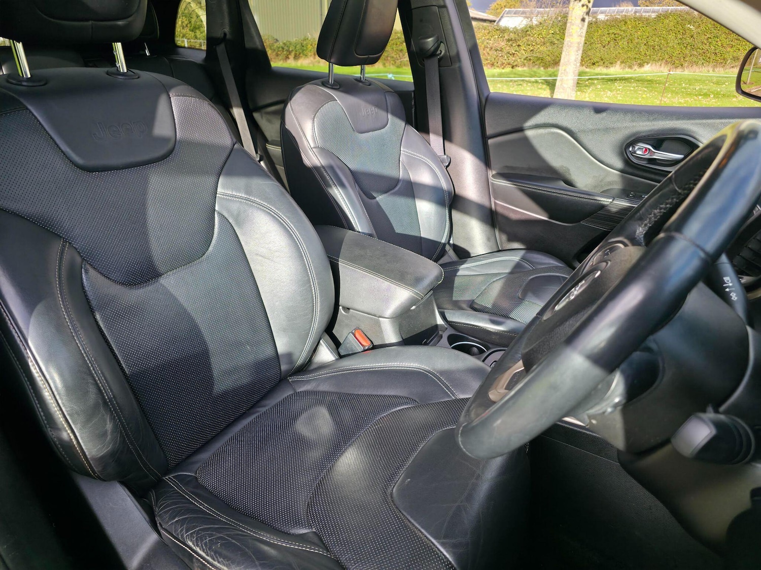 Used Jeep Cherokee 2015 for sale - 76537993: Photo 25