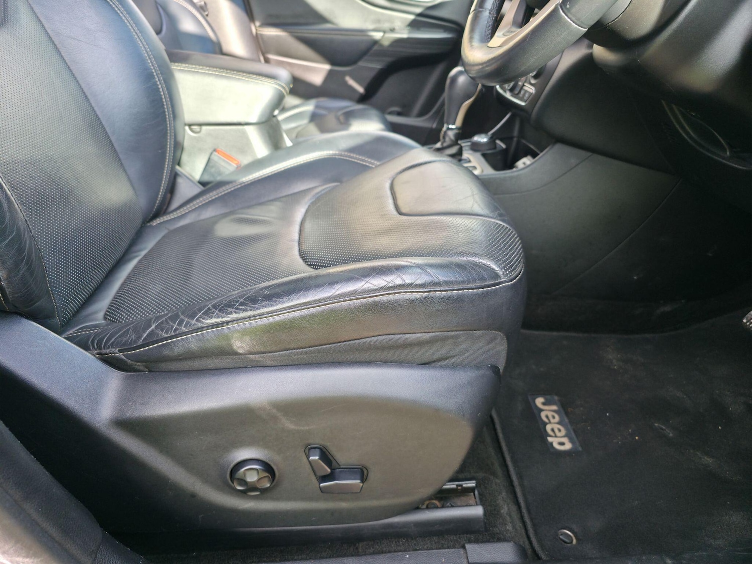 Used Jeep Cherokee 2015 for sale - 76537993: Photo 29