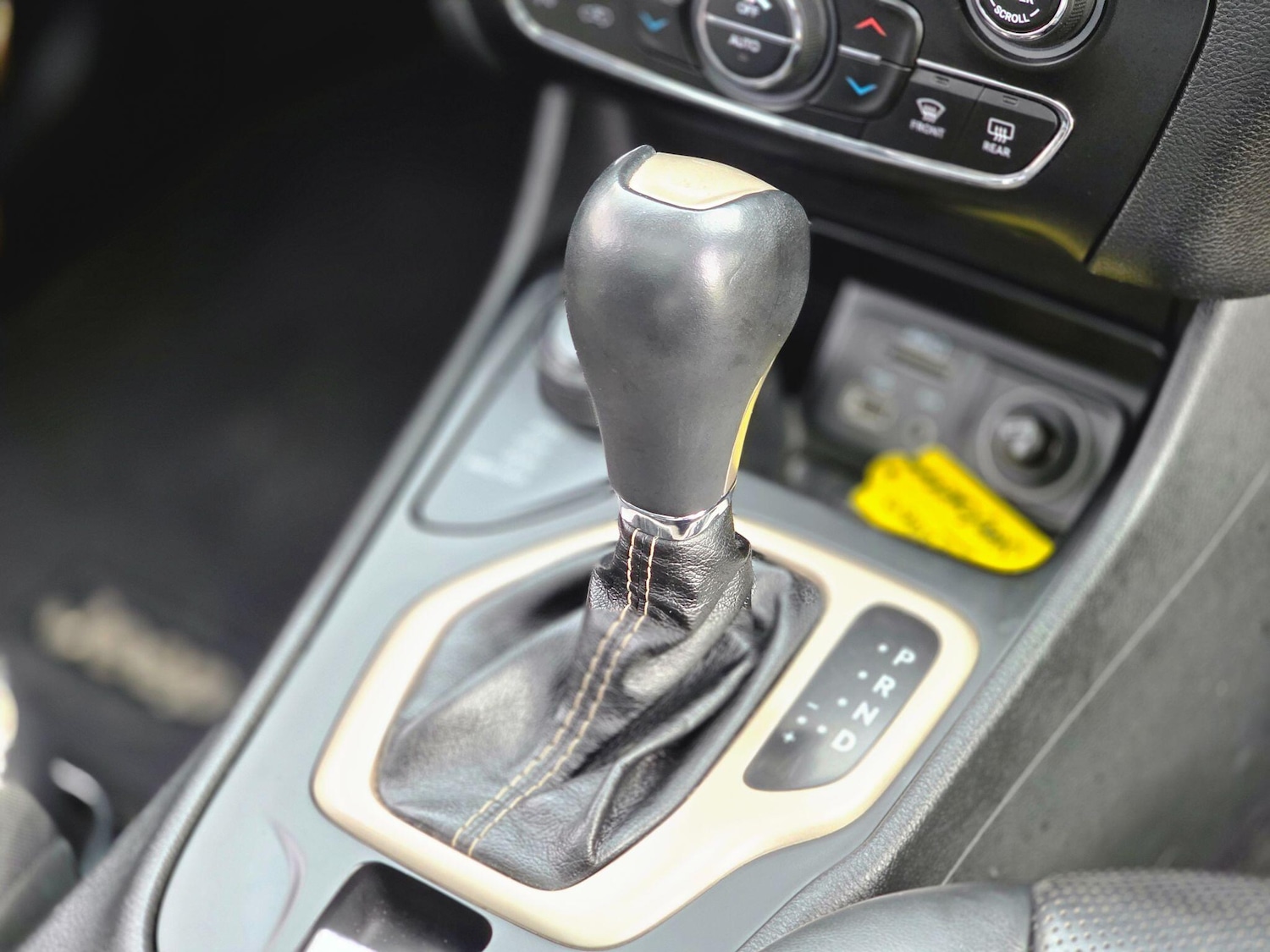 Used Jeep Cherokee 2015 for sale - 76537993: Photo 32