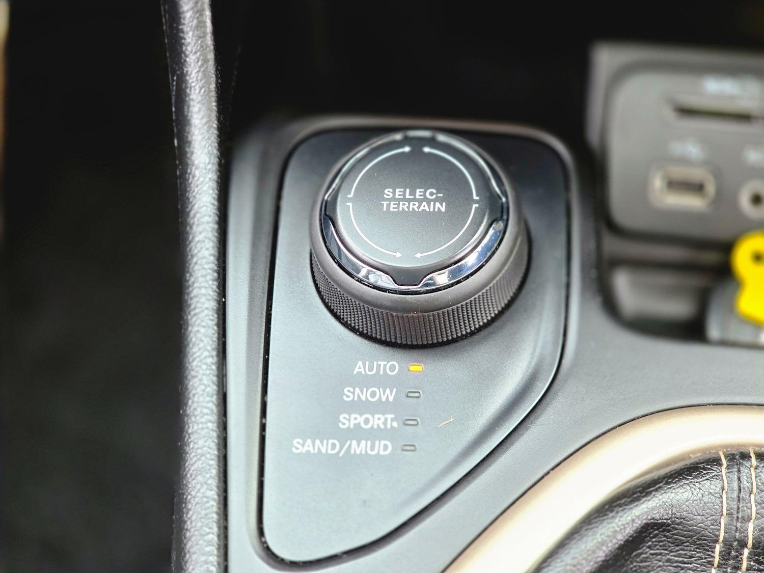 Used Jeep Cherokee 2015 for sale - 76537993: Photo 35