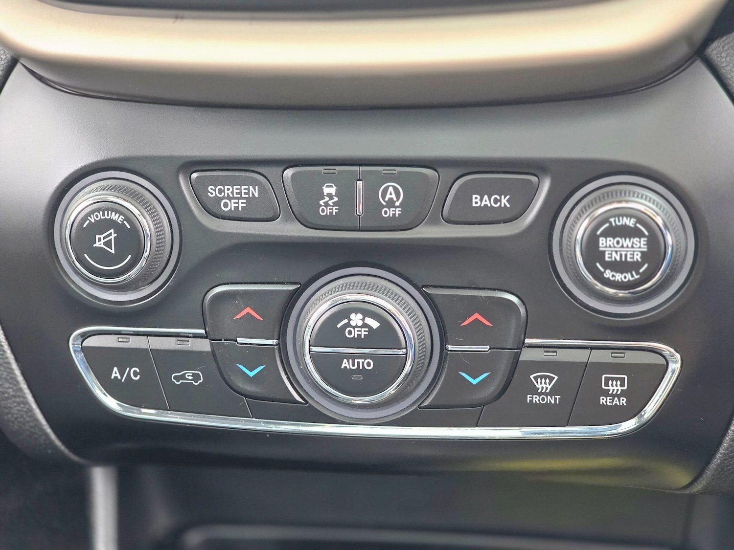 Used Jeep Cherokee 2015 for sale - 76537993: Photo 36