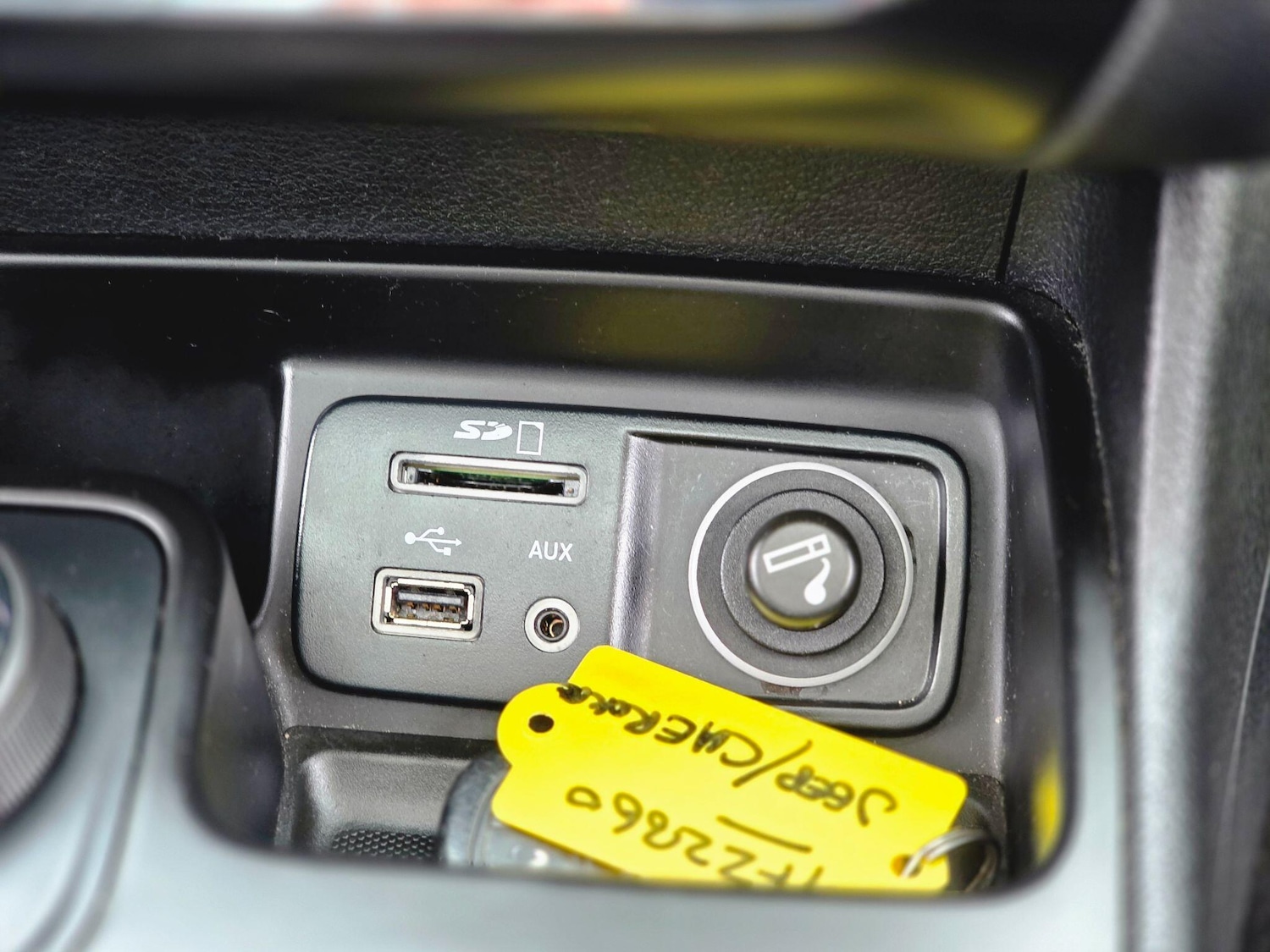 Used Jeep Cherokee 2015 for sale - 76537993: Photo 37