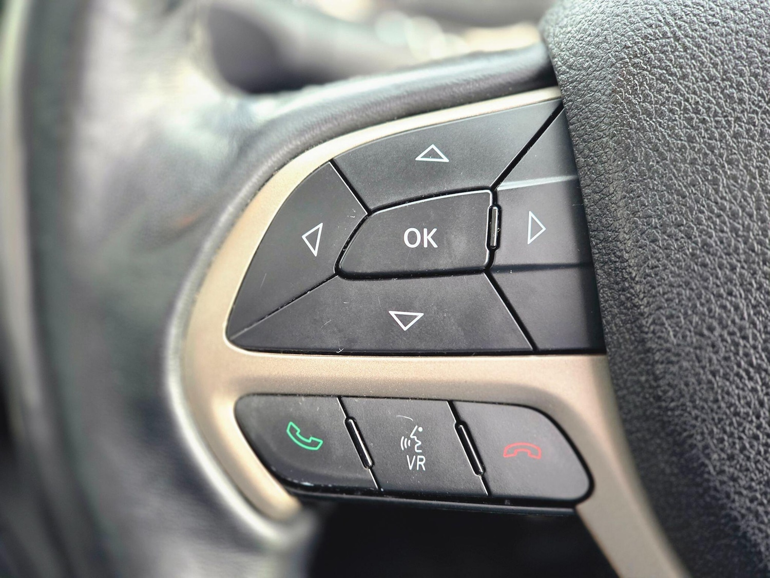 Used Jeep Cherokee 2015 for sale - 76537993: Photo 40