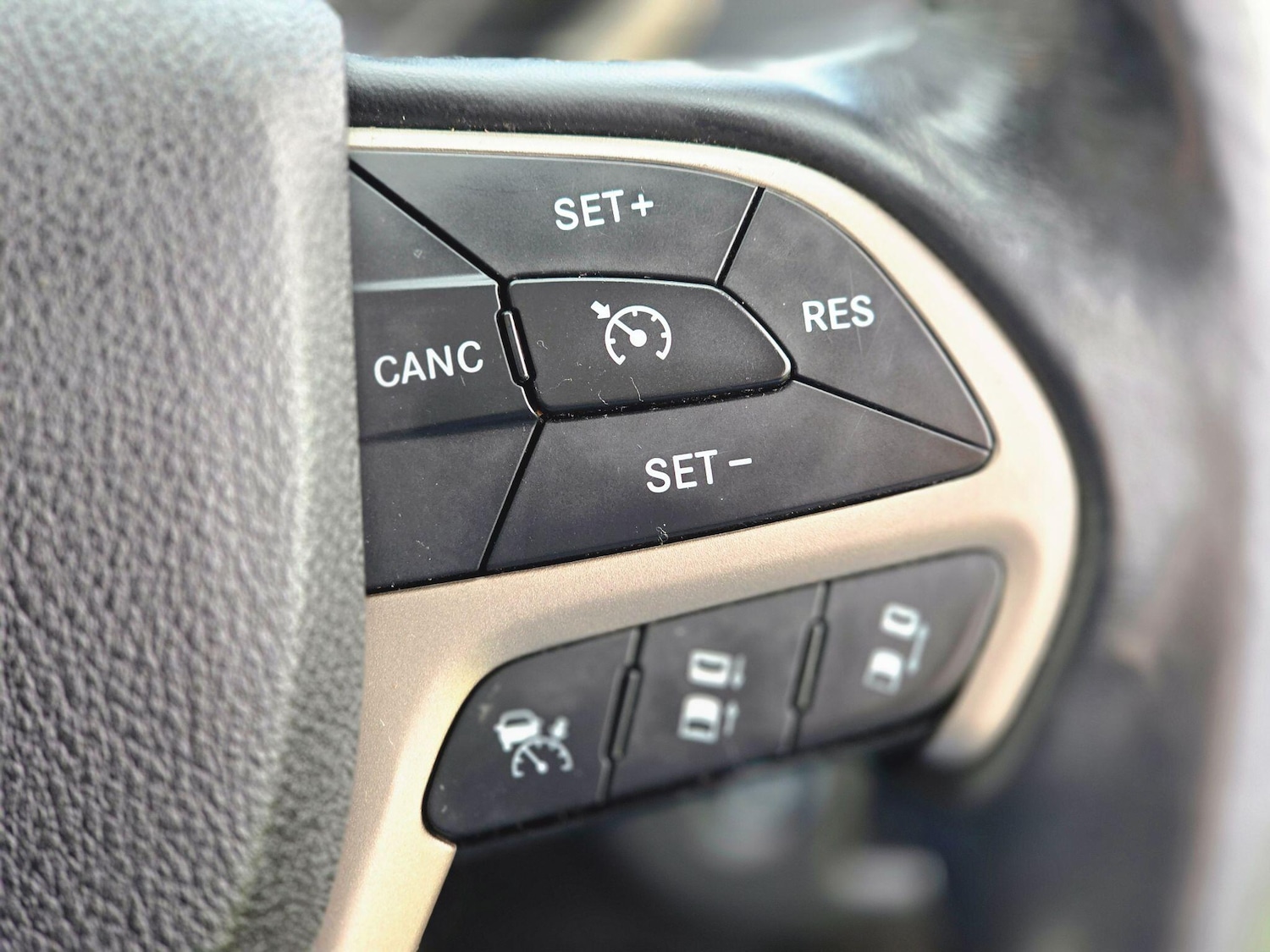 Used Jeep Cherokee 2015 for sale - 76537993: Photo 41