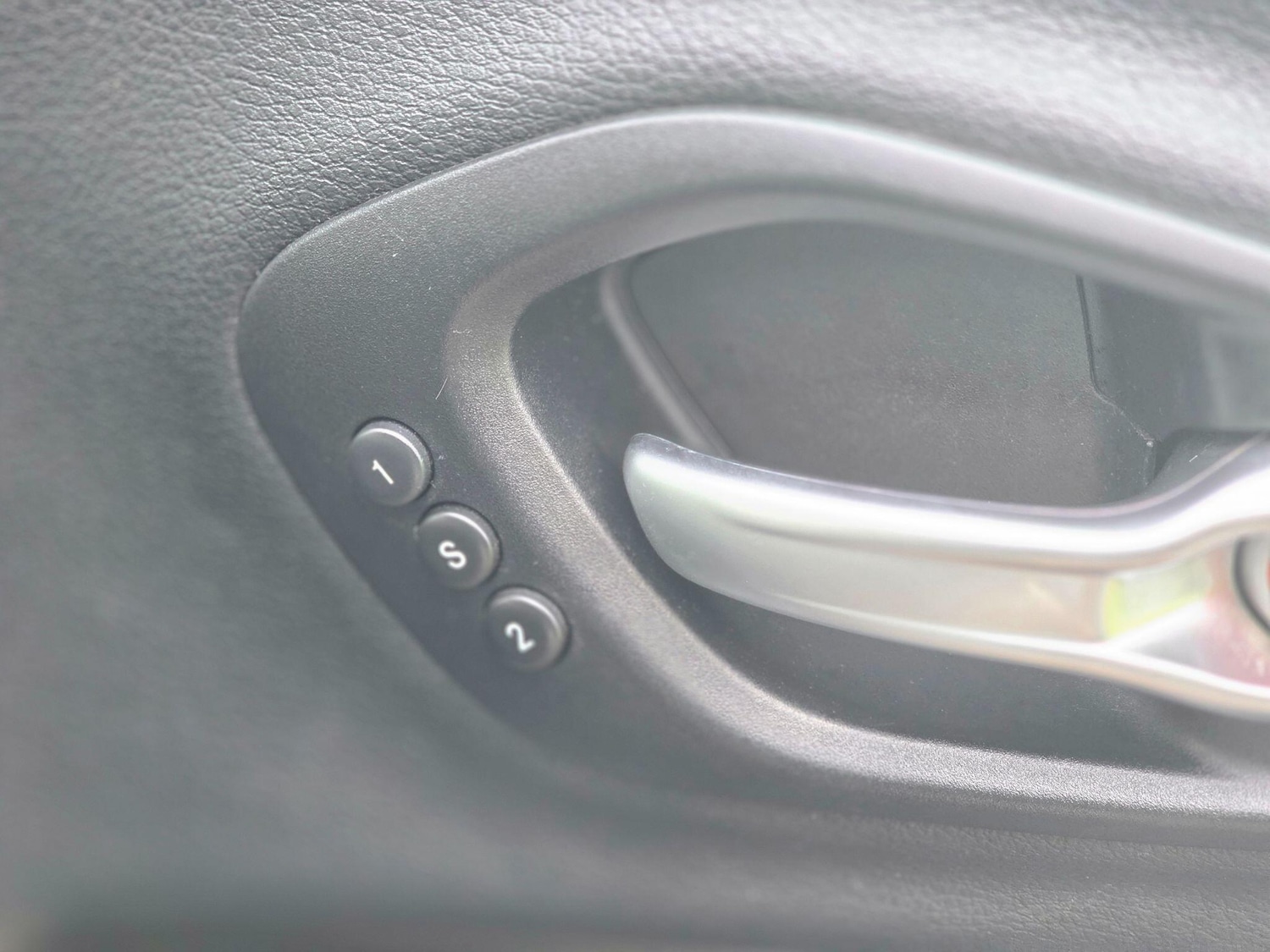 Used Jeep Cherokee 2015 for sale - 76537993: Photo 42