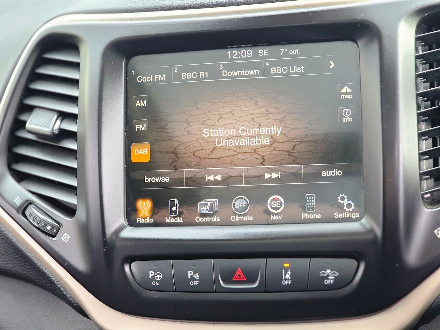 Used Jeep Cherokee 2015 for sale - 76537993: Photo 44