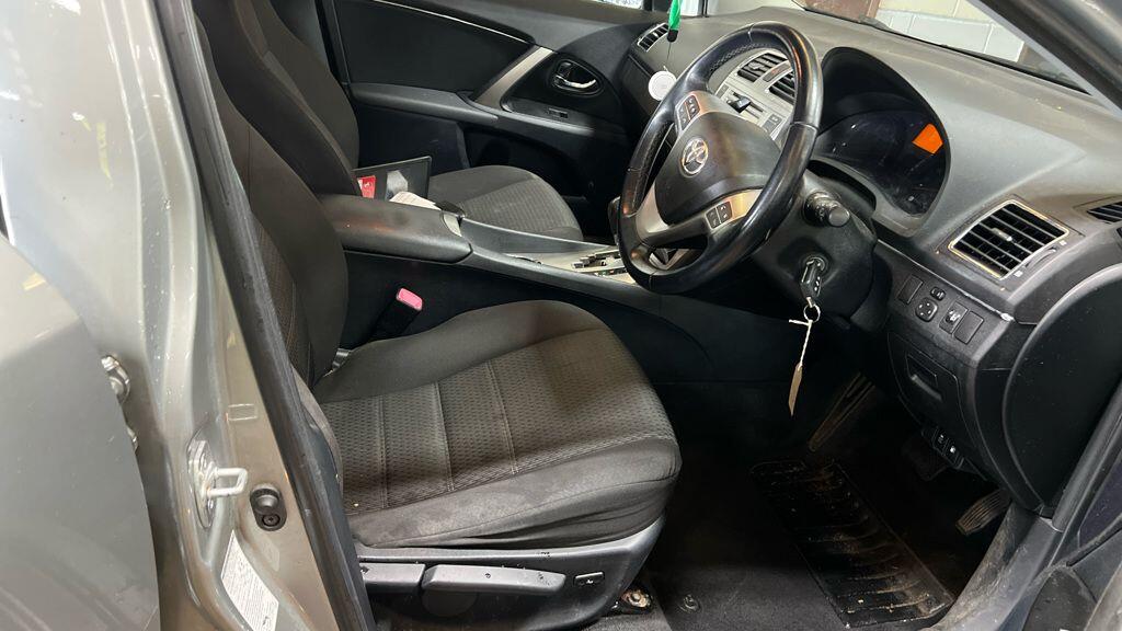 Used Toyota Avensis 2013 for sale - 76283371: Photo 8