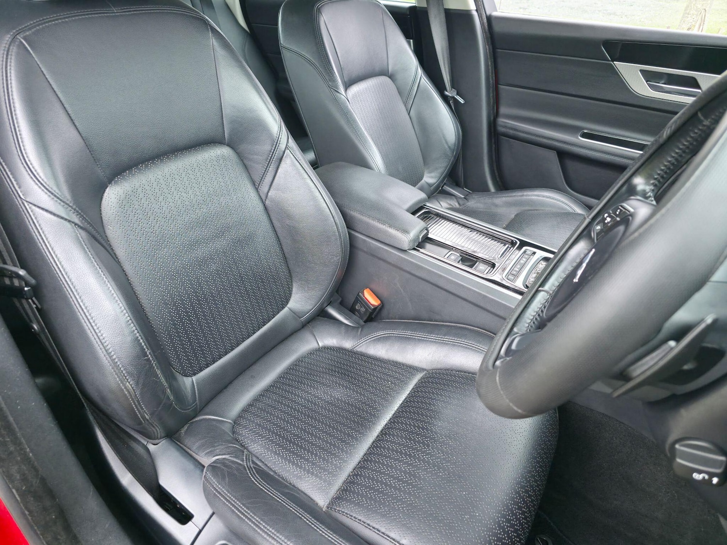 Used Jaguar XF 2017 for sale - 76839823: Photo 27