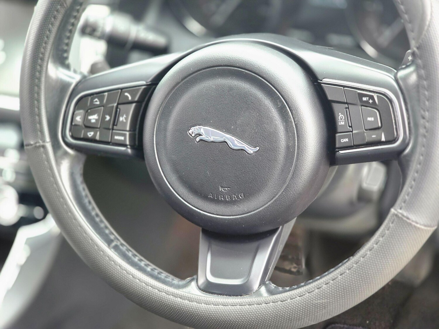 Used Jaguar XF 2017 for sale - 76839823: Photo 31