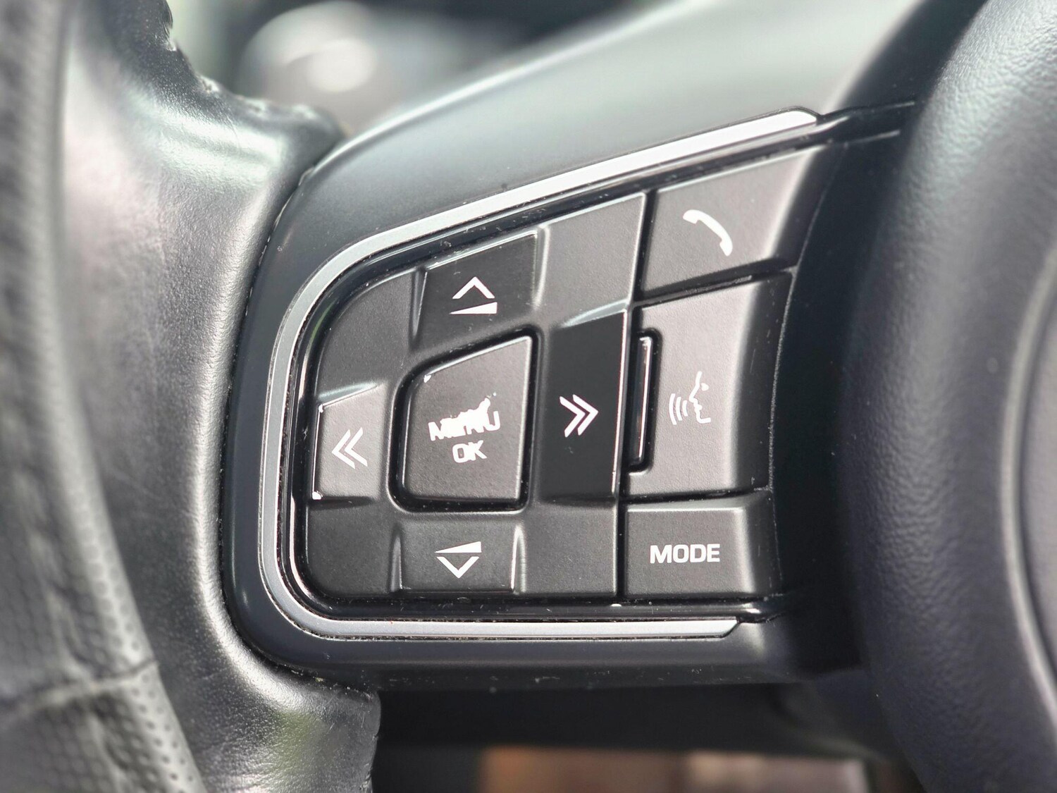 Used Jaguar XF 2017 for sale - 76839823: Photo 38