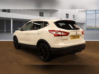 Used Nissan Qashqai 2015 for sale - 77784400: Photo