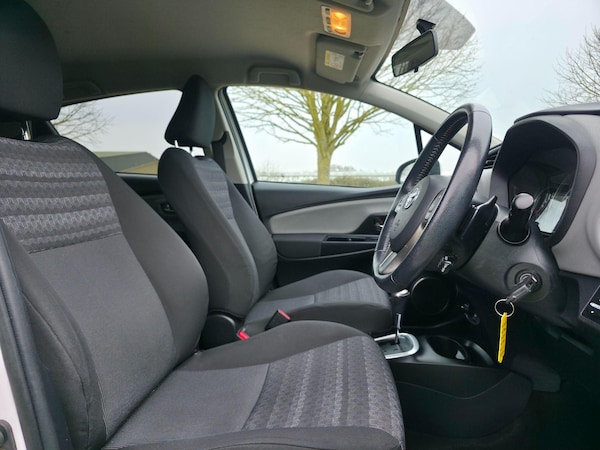 Used Toyota Yaris 2016 for sale - 73890800: Photo 12