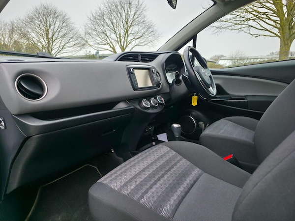 Used Toyota Yaris 2016 for sale - 73890800: Photo 20
