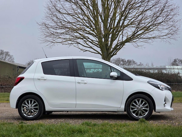 Used Toyota Yaris 2016 for sale - 73890800: Photo 2