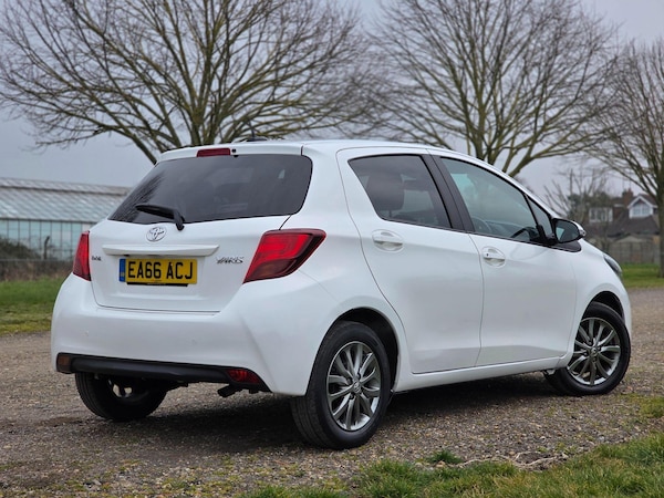 Used Toyota Yaris 2016 for sale - 73890800: Photo 4