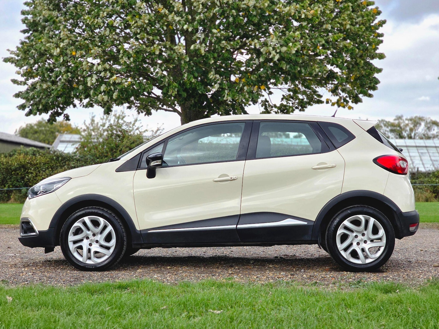 Used Renault Captur for sale - 76632872: Photo 14