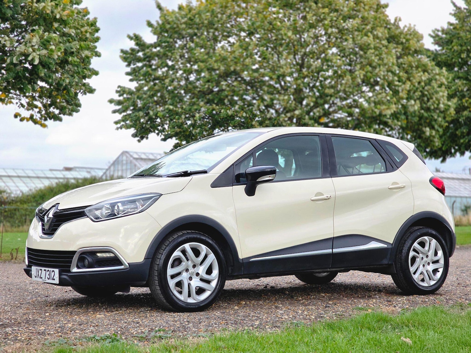 Used Renault Captur for sale - 76632872: Photo 15