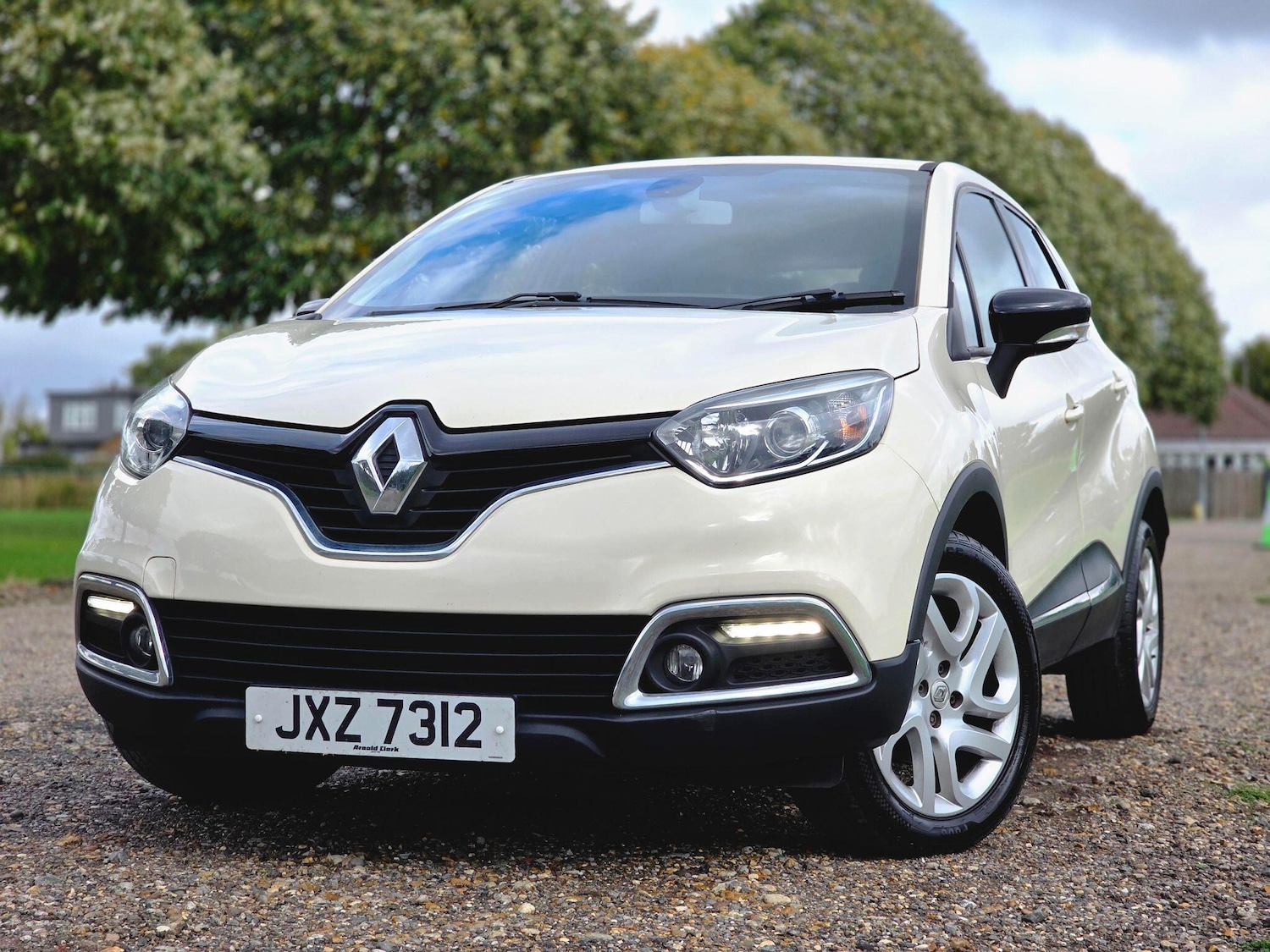 Used Renault Captur for sale - 76632872: Photo 17