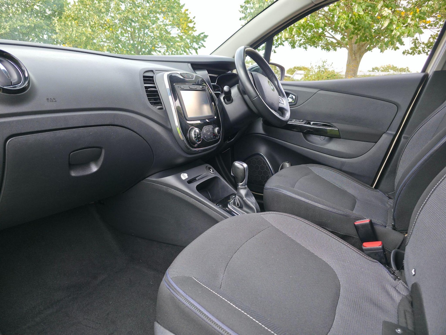 Used Renault Captur for sale - 76632872: Photo 29