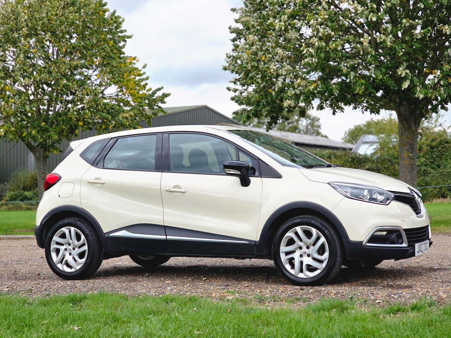 Used Renault Captur for sale - 76632872: Photo 3