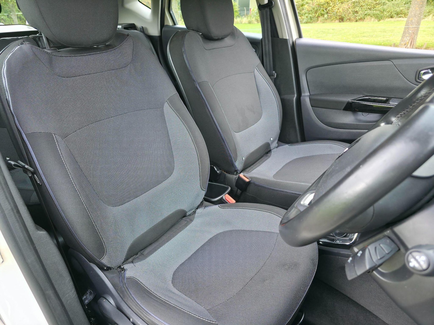 Used Renault Captur for sale - 76632872: Photo 30