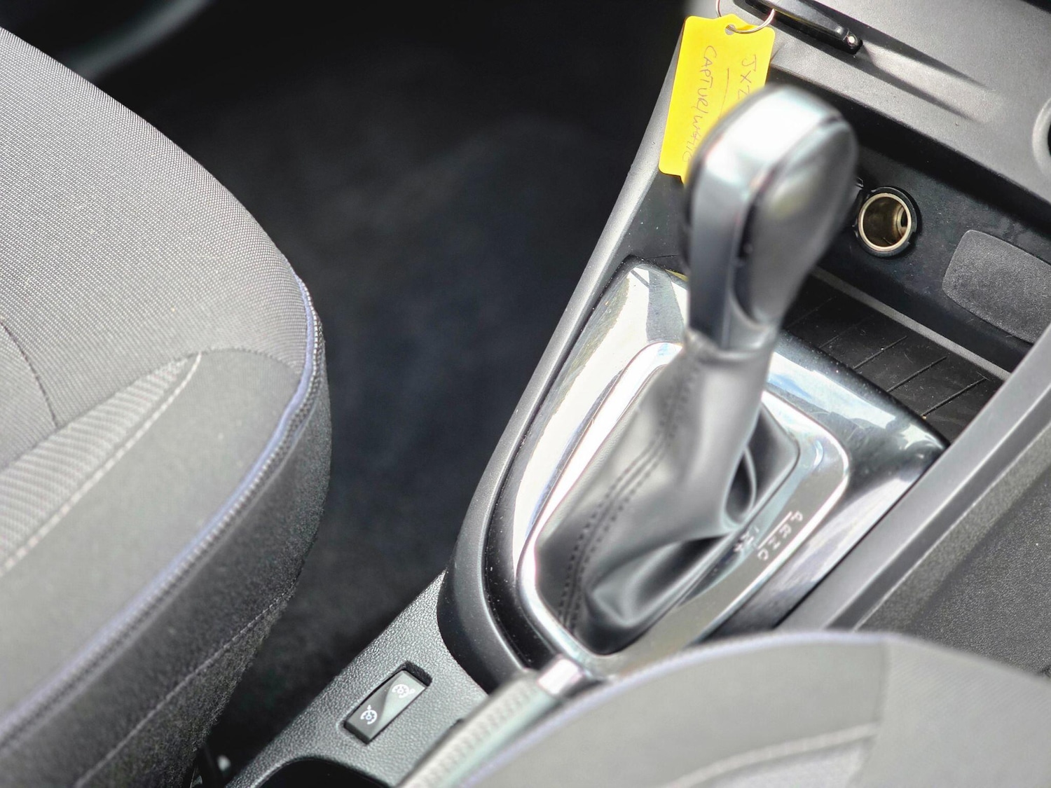 Used Renault Captur for sale - 76632872: Photo 32