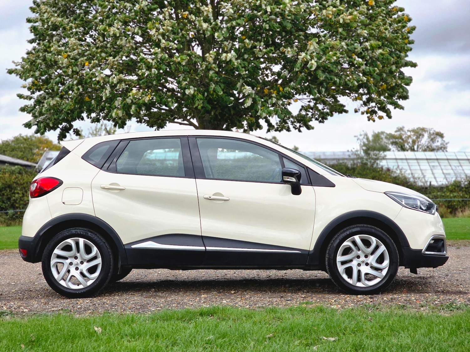 Used Renault Captur for sale - 76632872: Photo 4