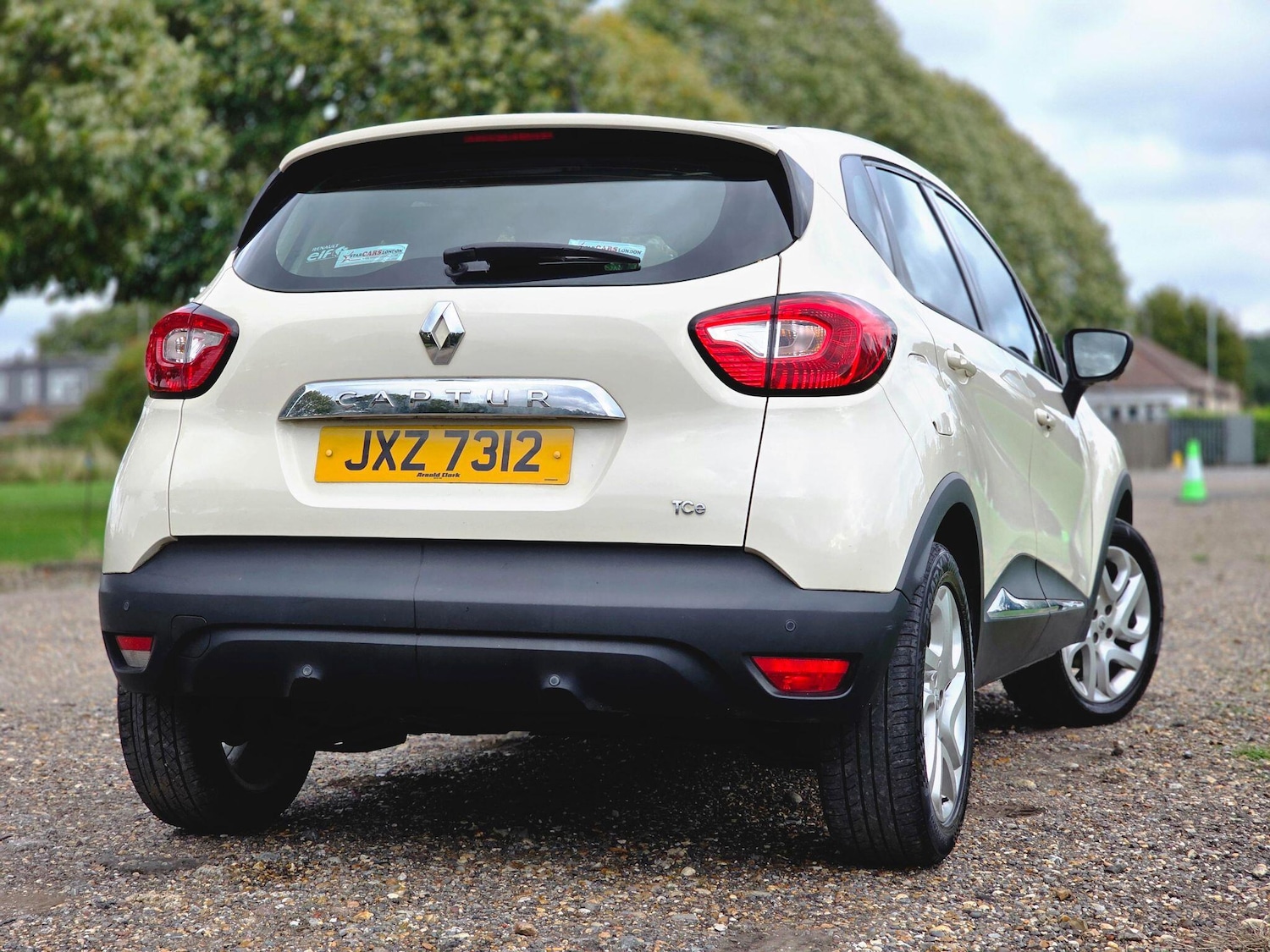 Used Renault Captur for sale - 76632872: Photo 8