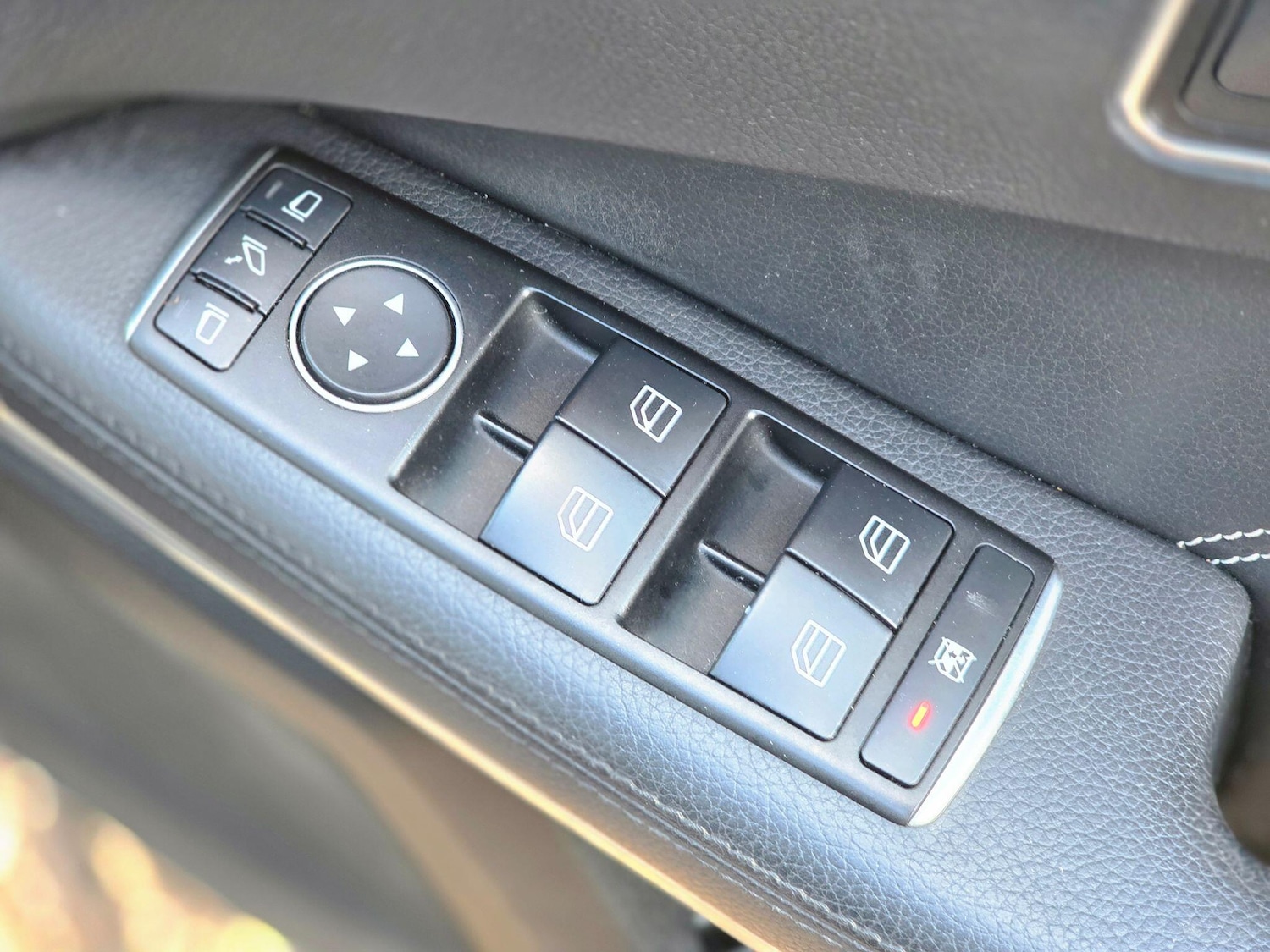 Used Mercedes-Benz E Class 2015 for sale - 76657875: Photo 31