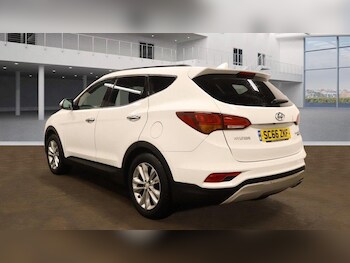 Used Hyundai Santa Fe 2017 for sale - 77305584: Photo