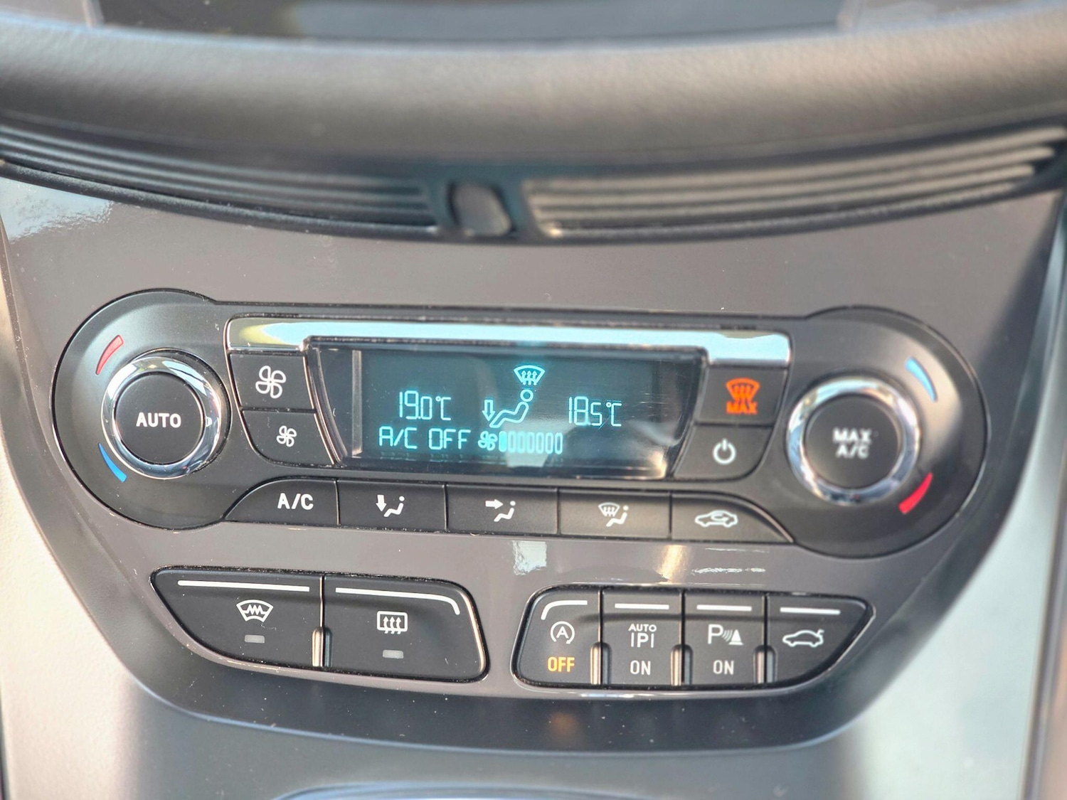 Used Ford Kuga 2014 for sale - 76538556: Photo 46