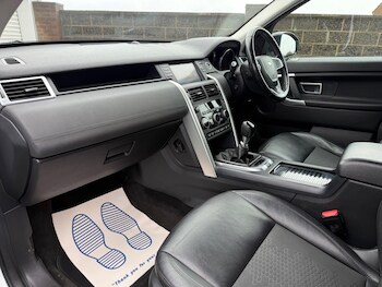 Used Land Rover Discovery Sport 2017 for sale - 77496618: Photo