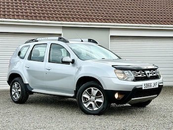 Used Dacia Duster 2016 for sale - 76608205: Photo