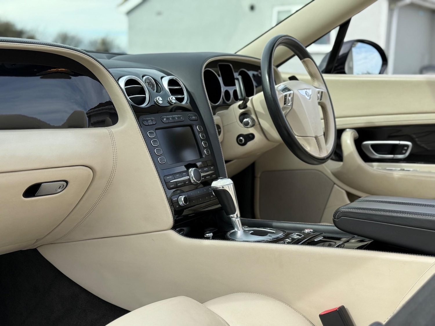 Used Bentley Continental 2010 for sale - 76608587: Photo 2