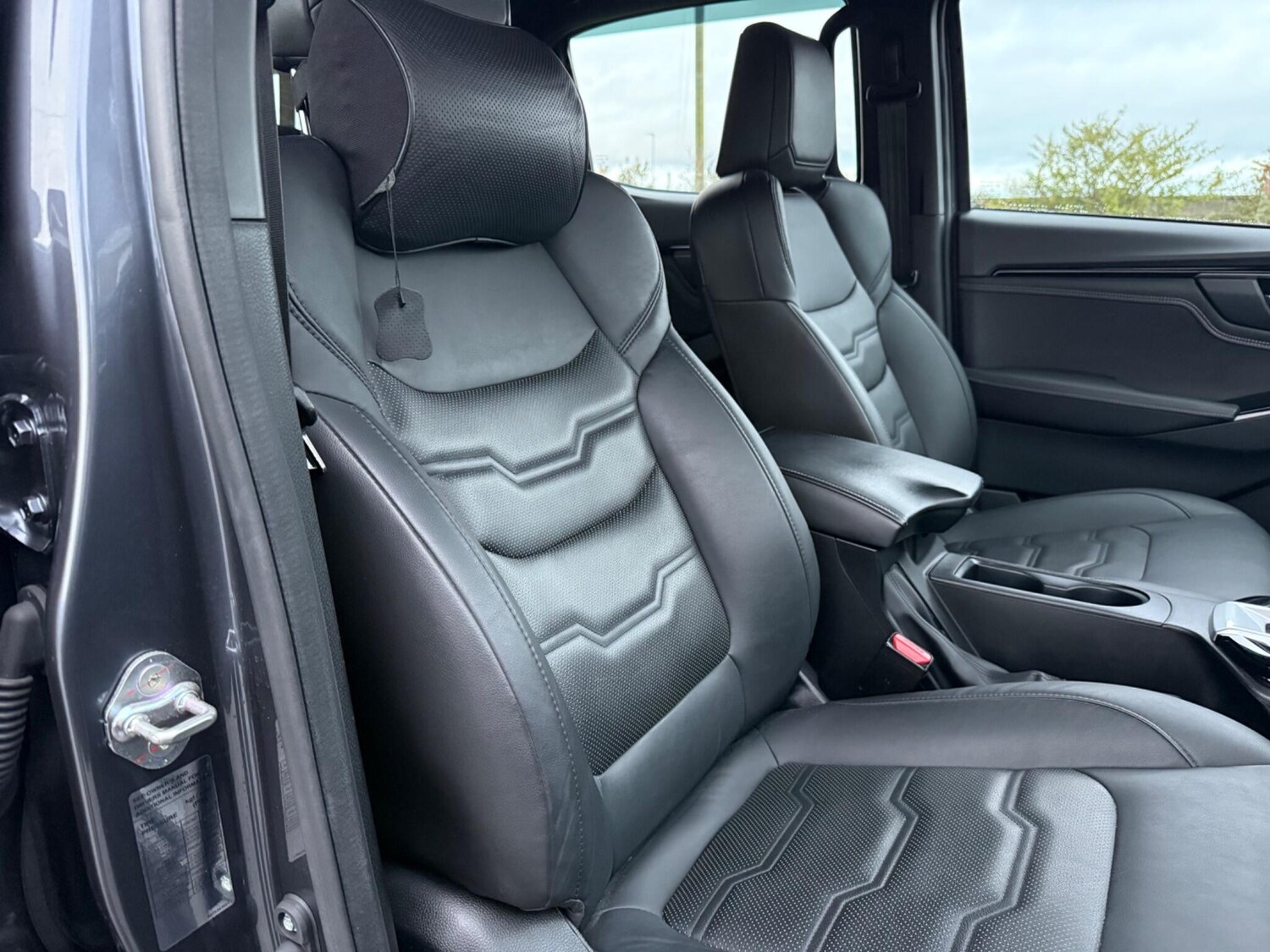 Used Isuzu D-Max 2023 for sale - 76608410: Photo 28