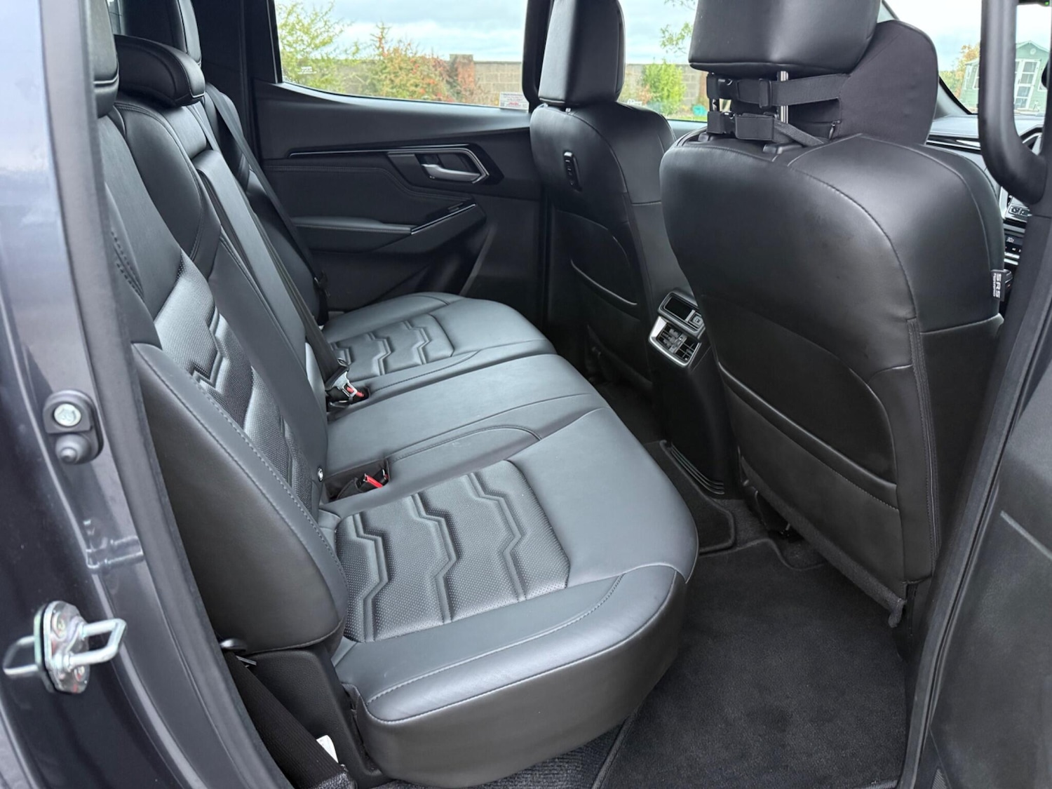 Used Isuzu D-Max 2023 for sale - 76608410: Photo 32