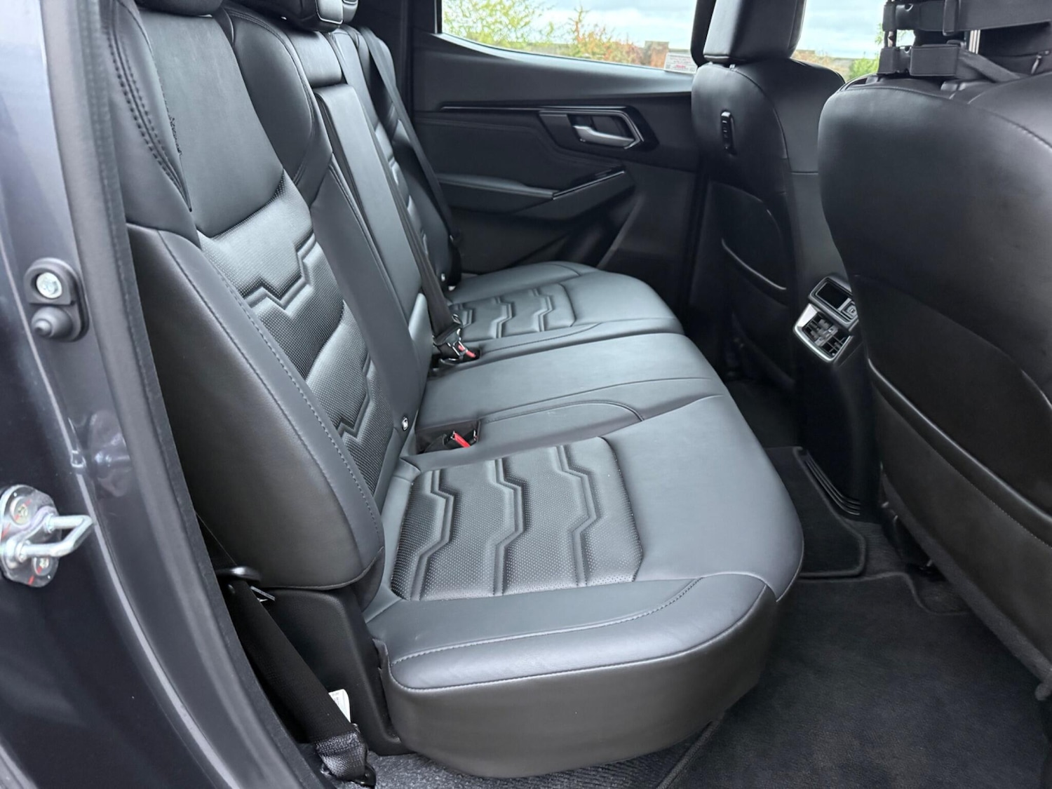 Used Isuzu D-Max 2023 for sale - 76608410: Photo 33