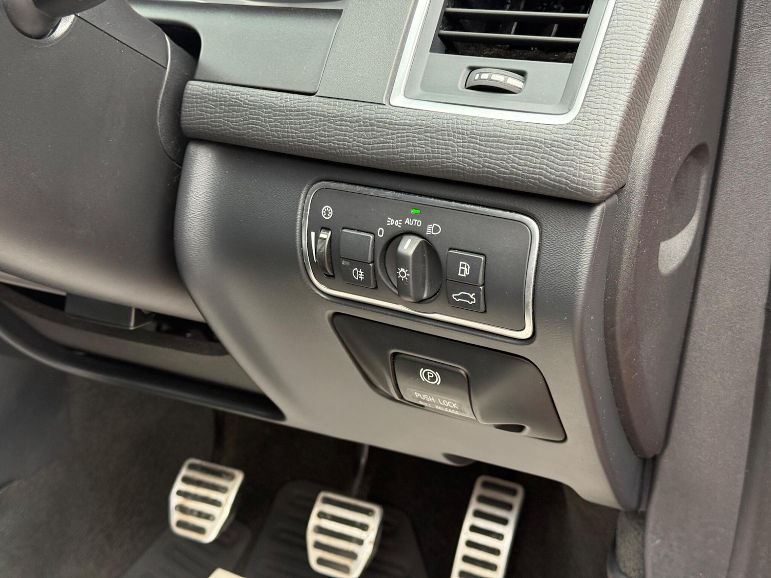 Used Volvo XC60 2014 for sale - 76608129: Photo 51