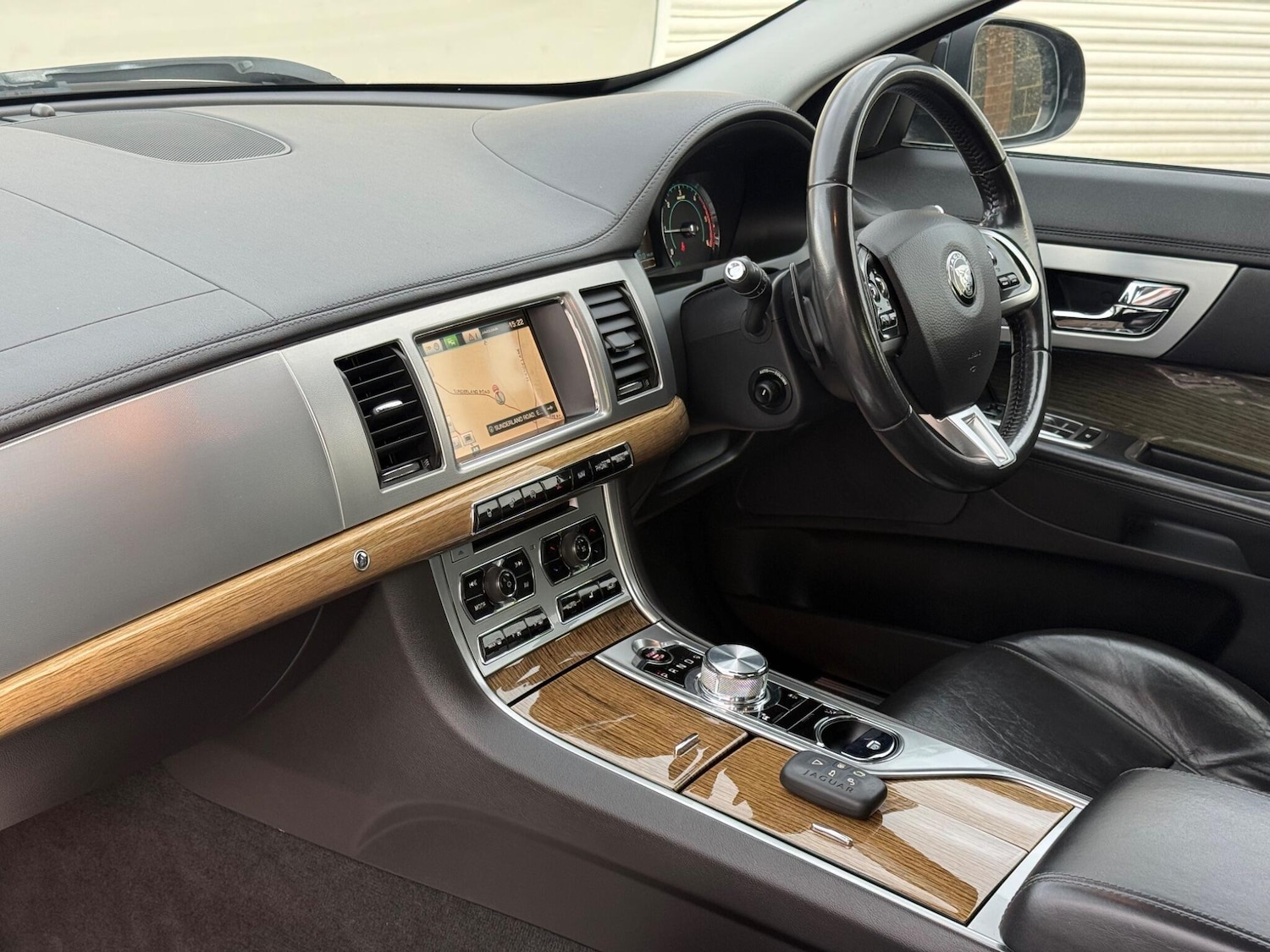 Used Jaguar XF 2014 for sale - 77626282: Photo 2