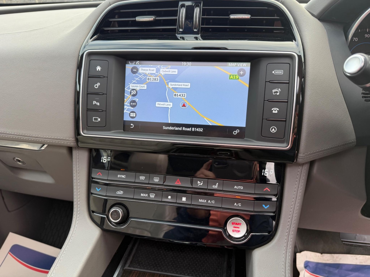 Used Jaguar F-Pace 2016 for sale - 77255440: Photo 39