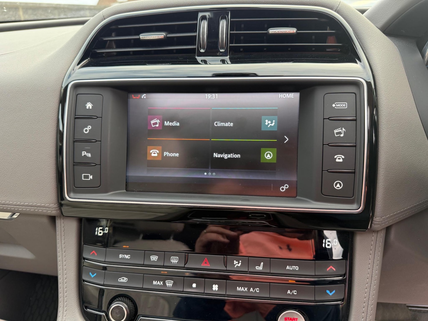 Used Jaguar F-Pace 2016 for sale - 77255440: Photo 41