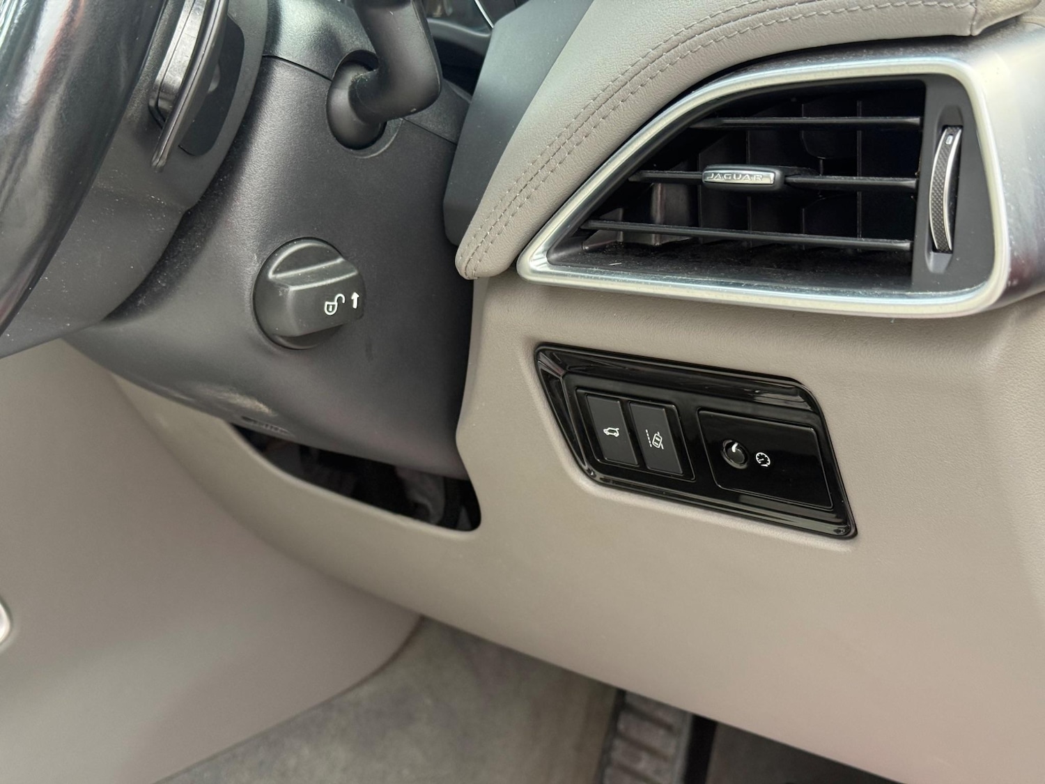 Used Jaguar F-Pace 2016 for sale - 77255440: Photo 51