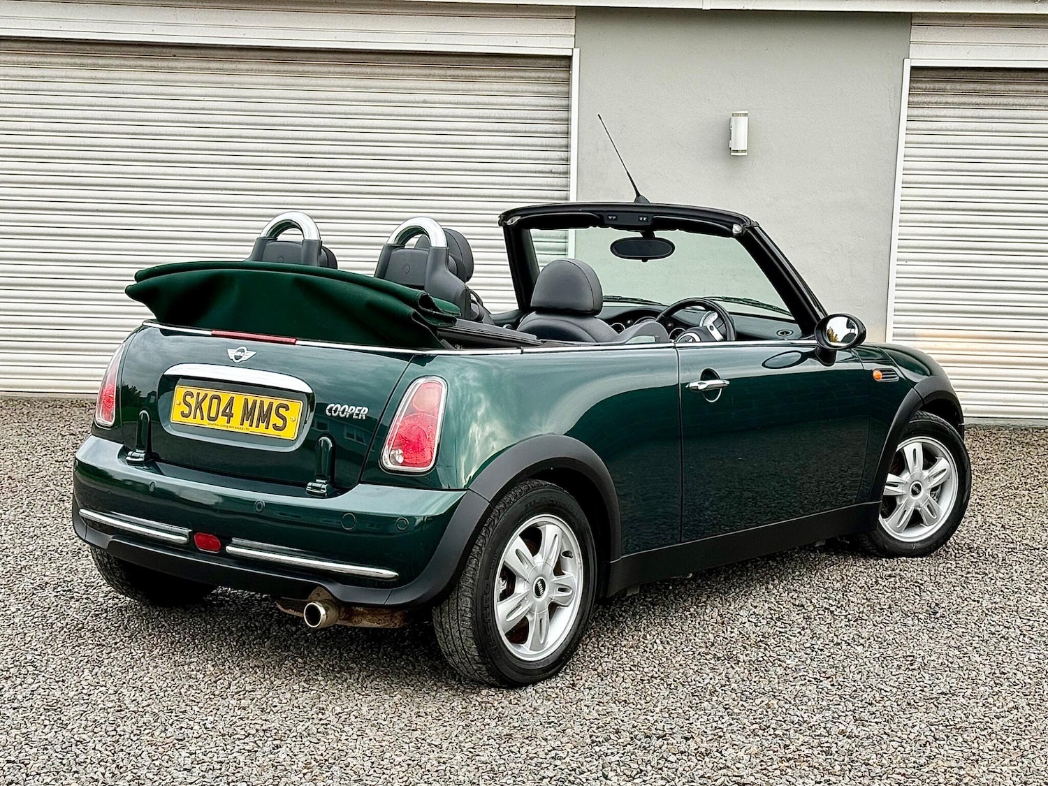 Used MINI Convertible 2004 for sale - 76607702: Photo 14