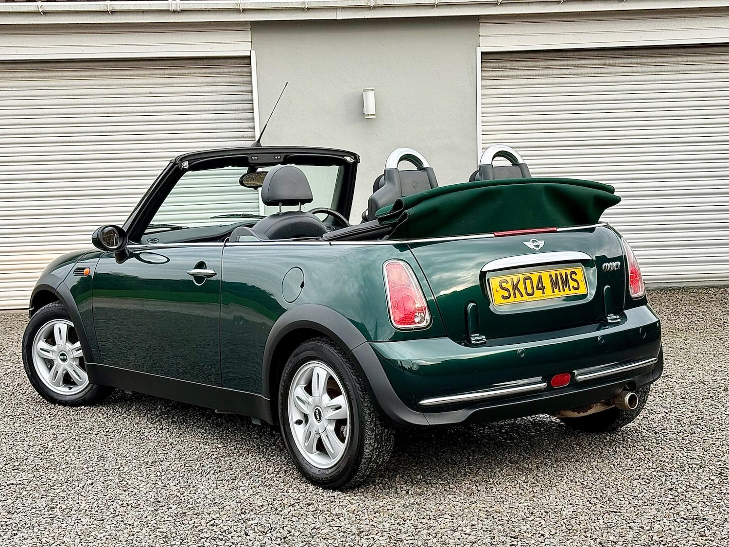 Used MINI Convertible 2004 for sale - 76607702: Photo 15