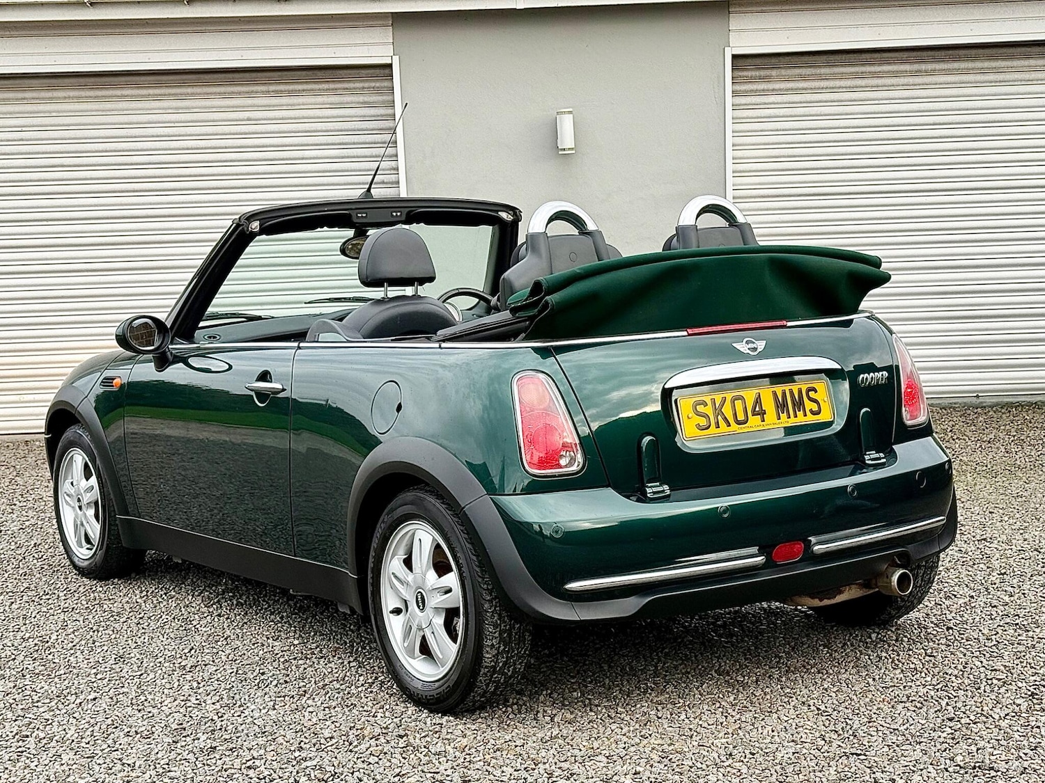 Used MINI Convertible 2004 for sale - 76607702: Photo 17