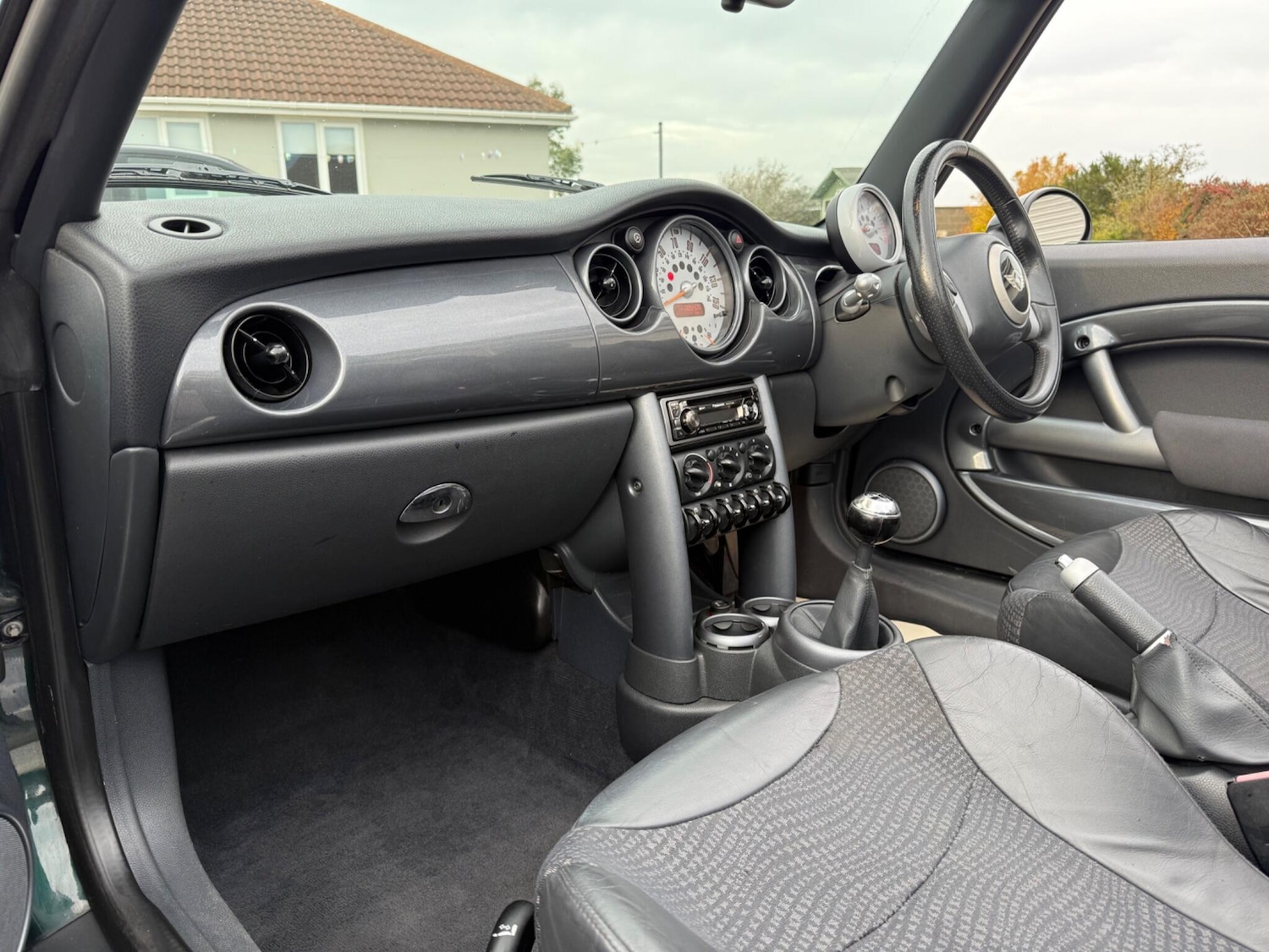 Used MINI Convertible 2004 for sale - 76607702: Photo 19